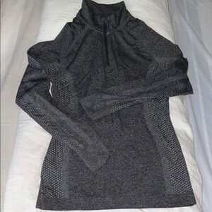 Figs Women's Black Heather Half-Zip Turtleneck Pullover